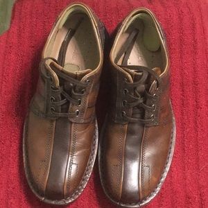 Clarks Men's Two-Tone Brown Leather Oxfords